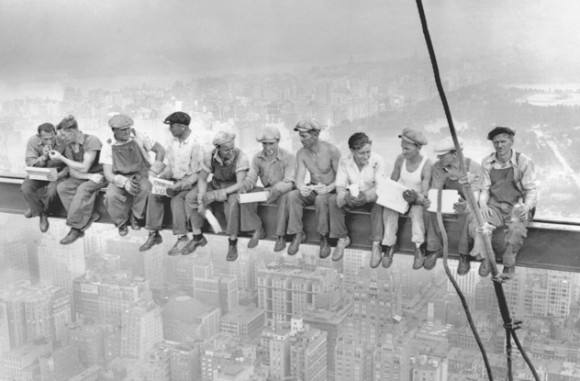 映画屋のジョン 未体験ゾーンの映画たち22 と格闘中 No Twitter 鉄骨に並ぶ 働くミニオンたちの姿の元ネタ Ny建築現場の有名な写真です 怪盗グルーのミニオン危機一発 金ロー ミニオンズ ミニオン T Co Ii32cpfaz2 Twitter