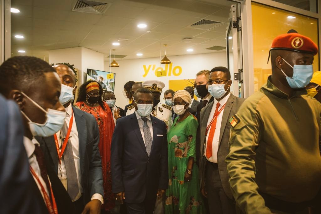 MTNCameroon's tweet photo. Notre nouvelle agence à Douala à reçu la visite du Premier Ministre, M. Joseph Dion Ngute, et de sa suite en marge de la cérémonie d'inauguration de @DoualaMall. Une occasion d'immersion dans le nouveau monde digital offert par @MTNCameroon.
#MTNStore #TogetherWeManage https://t.co/v8o8BYRREr