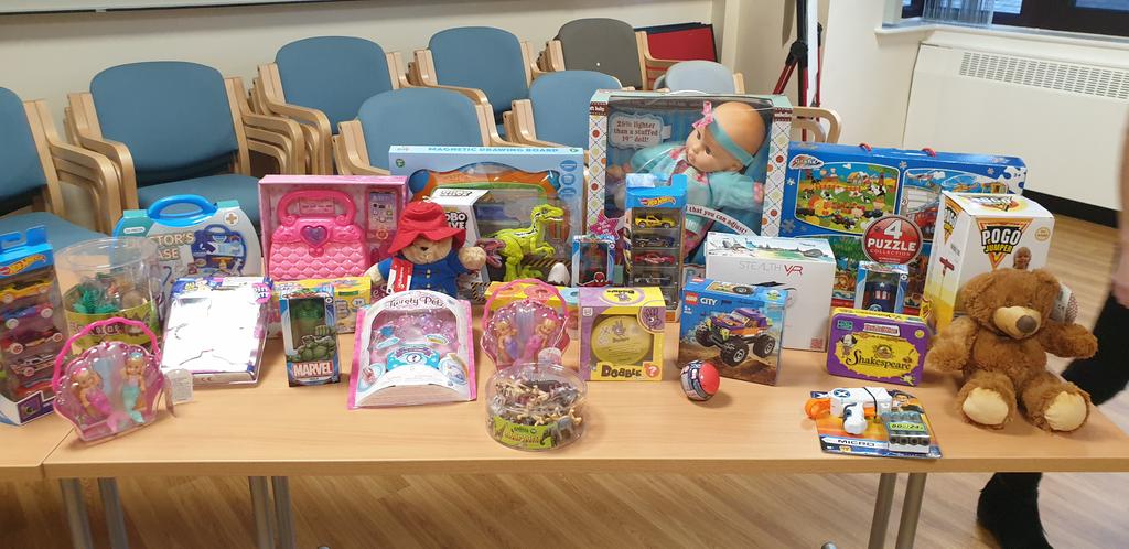 Fantastic generosity from the staff at Pendleview. Their gifts of children's toys are to be given to a local charity. All organised by our matron(elf) Rob. 🎅❤ @pacullen123 @JoanneT42245080 @xxScottSmithxx @CBibby9 @WeArePendleview @jamess_cole_ @WeAreLSCFT @hayley_bobz