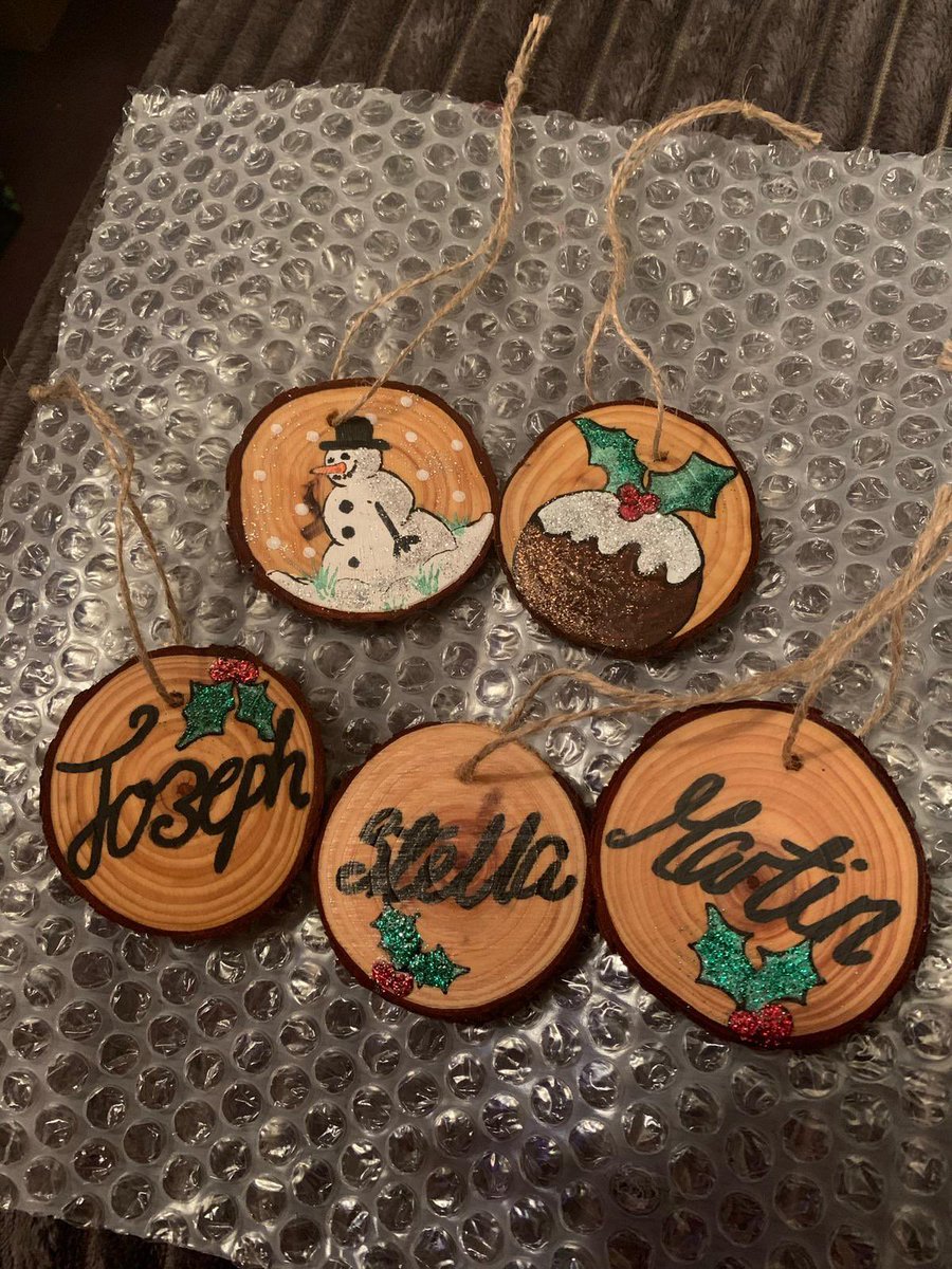 LittleEasel's tweet photo. LAST CHANCE FOR YOUR STOCKING FILLERS &amp; CHRISTMAS GIFTS!🎁

Monday is our final delivery day so get your orders in now &amp; get them in time for Christmas! 🎄

Beautiful hand-crafted baubles only £3.50 each + P&amp;P! Hand-painted bespoke for each customer!

thelittleeasel2020@gmail.com https://t.co/XBVJ1Cj1M6