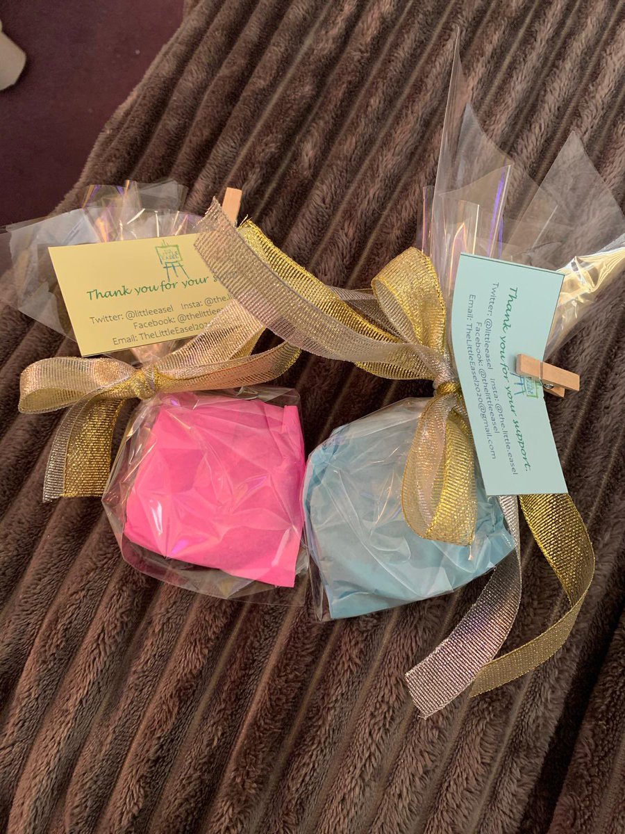 LittleEasel's tweet photo. LAST CHANCE FOR YOUR STOCKING FILLERS &amp; CHRISTMAS GIFTS!🎁

Monday is our final delivery day so get your orders in now &amp; get them in time for Christmas! 🎄

Beautiful hand-crafted baubles only £3.50 each + P&amp;P! Hand-painted bespoke for each customer!

thelittleeasel2020@gmail.com https://t.co/XBVJ1Cj1M6