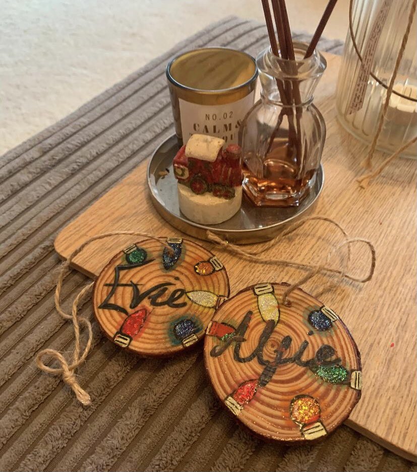 LittleEasel's tweet photo. LAST CHANCE FOR YOUR STOCKING FILLERS &amp; CHRISTMAS GIFTS!🎁

Monday is our final delivery day so get your orders in now &amp; get them in time for Christmas! 🎄

Beautiful hand-crafted baubles only £3.50 each + P&amp;P! Hand-painted bespoke for each customer!

thelittleeasel2020@gmail.com https://t.co/XBVJ1Cj1M6