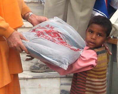 NirmayaF's tweet photo. Donate Warm Clothes To Poor People As They Suffer Much In Winters #winter #winters #winterishere
#winterwonderland
#winterlove
#wintertime
#winterfun
#winterfashion
#wintertime
#wintermorning
#winterevening
#winterbreak
#lovewinter
#hellowinter
#ilovewinter
#winterpic https://t.co/kNexU2Rhfk