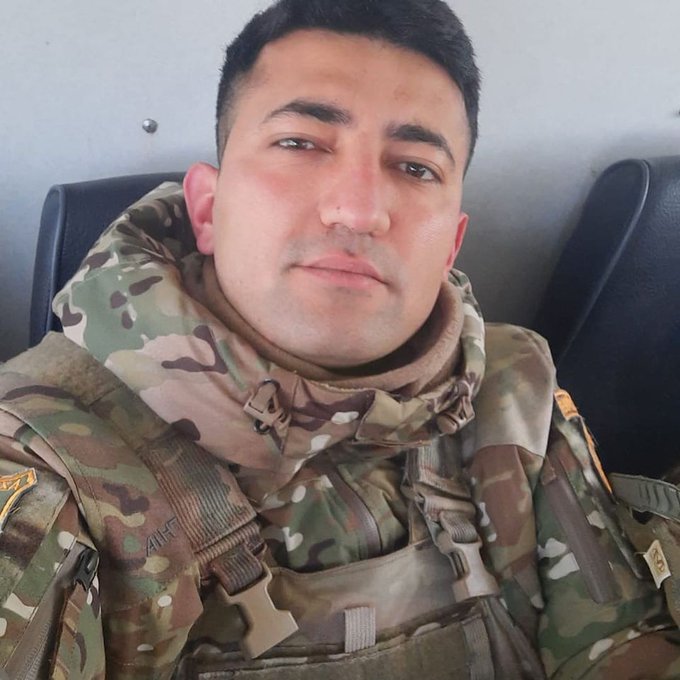 Şəhid oldu Asəf Ağayev baş leytenant XTQ  onu da paylaşın zəhmət olmasa xalq tanısın
Əllərsiz ayaqlarsız gəlsəydi men onun əlləri ayaqları olardım qovuşa bilmədik😔😔
Xankəndində tank əleyhinə minaya düşdü dünen
