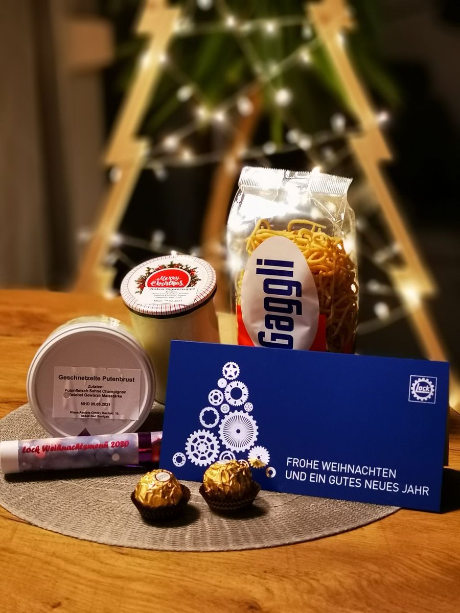 lockdrives's tweet photo. Heute würde unsere traditionelle Weihnachtsfeier stattfinden. Damit das gemeinsame Weihnachtsessen aber nicht ganz ausfällt, hat jeder Mitarbeiter eine Weihnachtstüte mit einem 3-Gänge-Menü erhalten.  ✨🎄 https://t.co/dPzJiNUMSK