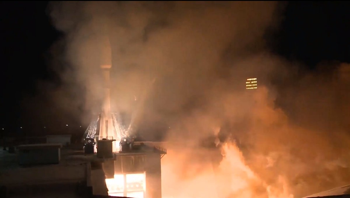 roscosmos's tweet photo. 3.. 2.. 1.. ПУСК! 🚀
С космодрома #Восточный выполнен пуск ракеты-носителя «Союз-2.1б» с разгонным блоком «Фрегат» и новой партией из 36 спутников связи @OneWeb на борту.
Трансляция → https://t.co/nnthZOAkGa https://t.co/7Cuo3aSAPZ
