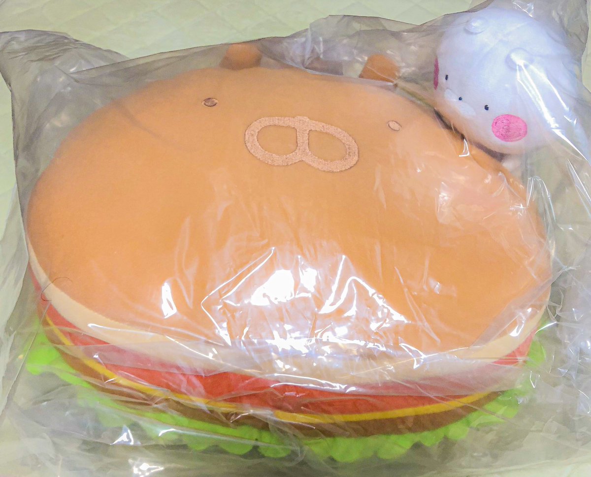 USAMARU29's tweet photo. 一番くじでバーガークッションが当たったーーーーーー！！！(*´ｖ｀)

ちなみに2日間で12回引きました！ https://t.co/5vSvJxZaX1