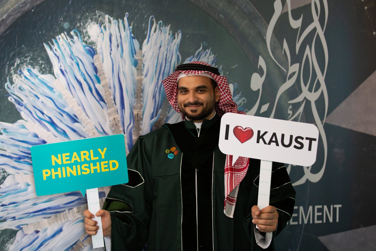KAUST_NewsAR's tweet photo. تسابق بالأمس مع العلماء لتخطي جائحة كورونا، وحاز على منحة وزارة الصحة لـ "برنامج أبحاث فيروس كورونا الجديد العاجل".
وها هو اليوم يقف شريف حلا @drshala في صفوف الخريجين لينال درجة الدكتوراه في العلوم والهندسة البيولوجية والبيئية.
#KAUSTclass2020 🎓
https://t.co/gtj5eX9Kat https://t.co/qbXFXfdQzY
