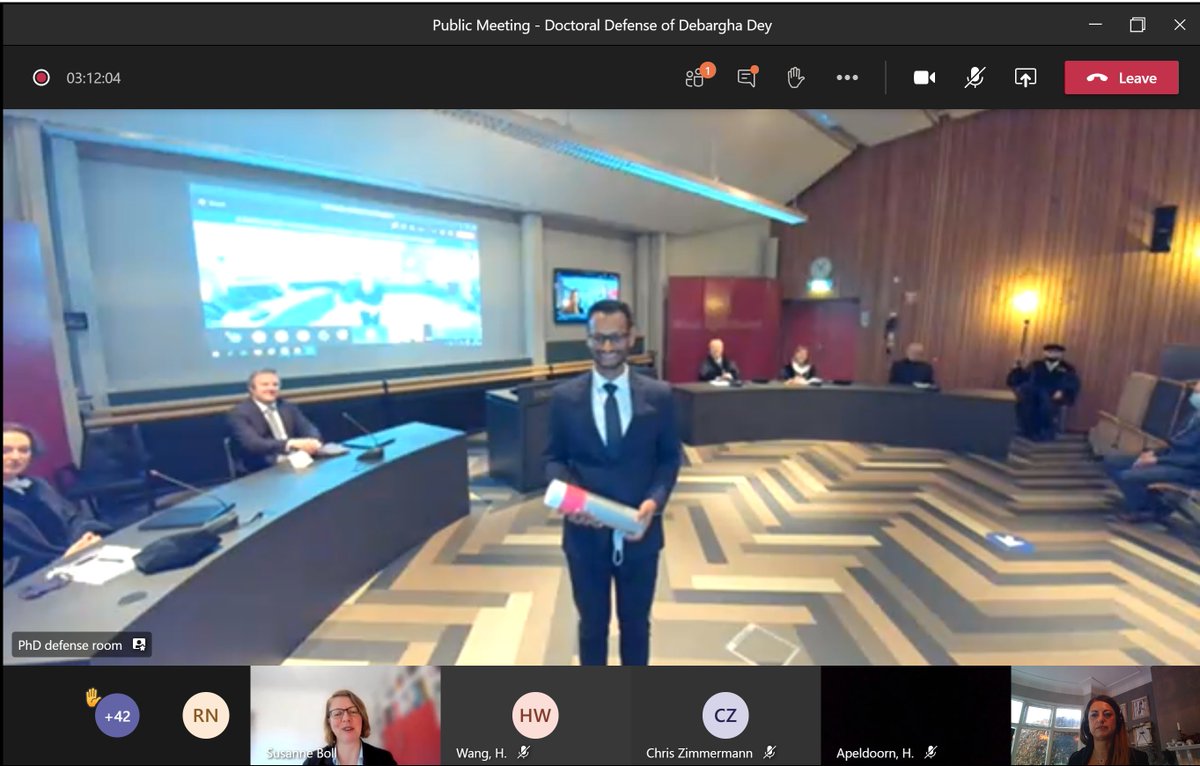 Huge congratulations to @debardey for defending your  PhD with a unanimous cum laude. Absolutely well-deserved. Soooo many great publications 👏👏👏