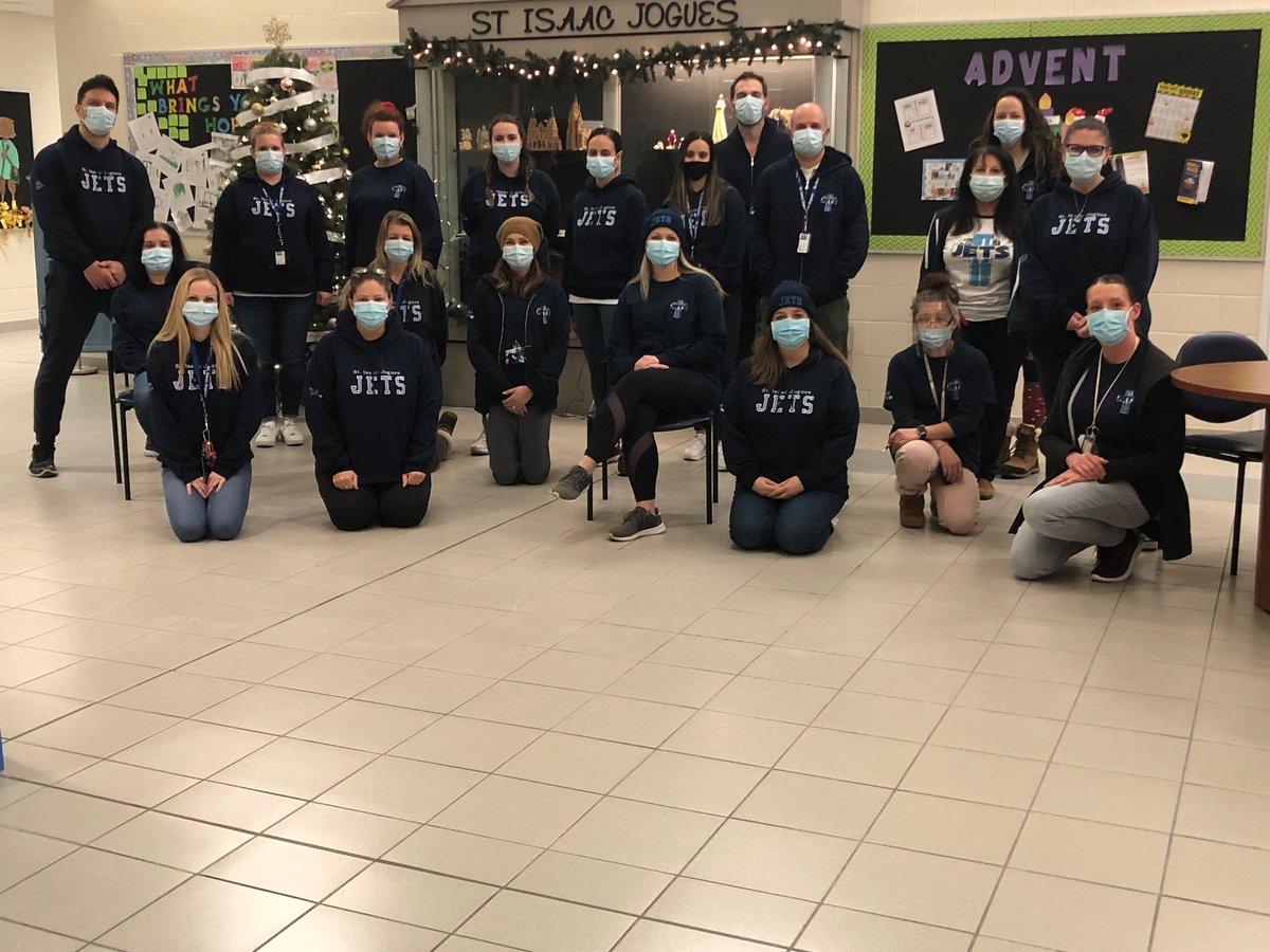 nina_garcia00's tweet photo. Showing off our new Spiritwear at Jogues! Love working with this crew! No matter what is happening, even in our darkest hours...these people pull eachother up 💛 #KKLM forever with us... https://t.co/k08S71rPjG