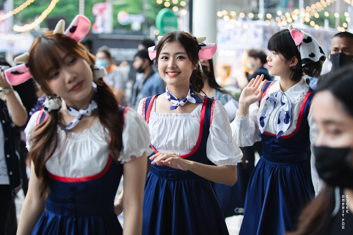 rabnaja48's tweet photo. หวานกว่านมสตรอเบอรี่ ก็น้องจี้มุมุ🥺🐄❤
----------------------------------
"มามา...ลานมิลค์แลนด์" Central World 17/12/63
#GygeeBNK48
#BNK48
#Rabbit48
#MilklandxBNK48
#Milklandstory
#farframtoyou
#มามาลานมิลค์แลนด์ https://t.co/T7icpxiYcL