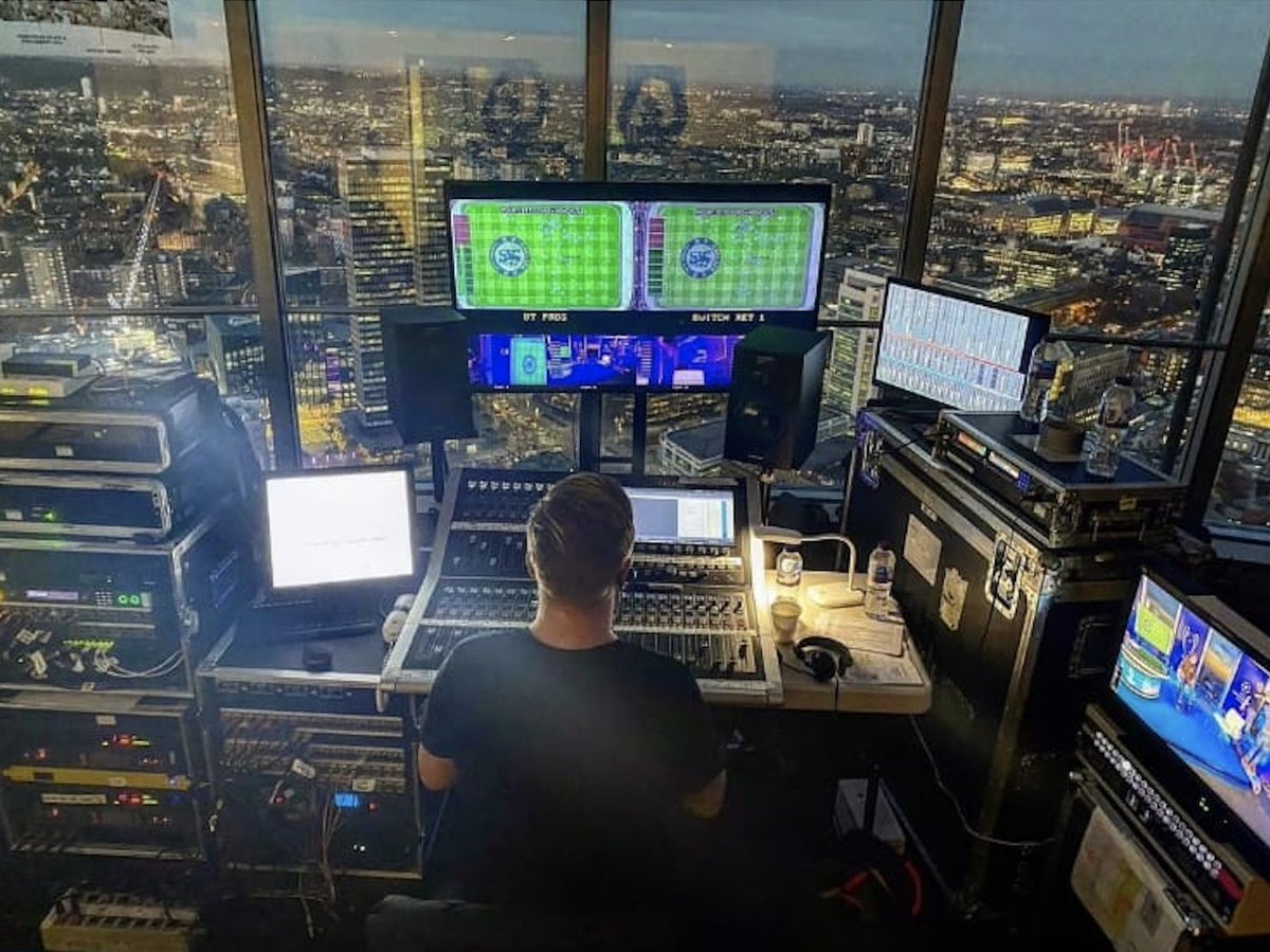 rtsintercoms's tweet image. An amazing view from the BT Tower in London plus an RTS intercom... what more could you want in a #remotebroadcast?

📷from @tallaudio on instagram
#RTS #TheRTSDifference #RTSIntercoms #Football #Sports