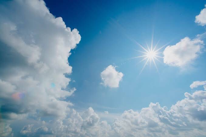 paulhima's tweet photo. When we are talking about #climatechange, some people still think it’s a joke. It’s #December 18th and it’s still very hot here in Nigeria. The #harmattan season is gradually becoming a thing of the past. 📸:pulse Nigeria https://t.co/sg3J0wONT4