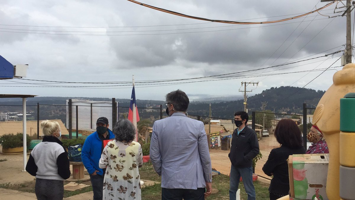MakerWeekend's tweet photo. Iniciando la entrega de filtros #WaterIsLife para todas las personas del campamento Villa La Cruz en Reñaca Alto https://t.co/4QSvU17kOR