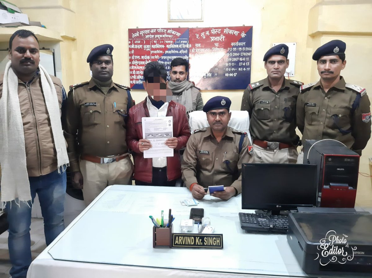 rpfecr's tweet photo. @RPF_INDIA @GM_ECRly @ECRlyHJP On 17.12.20, RPF conducted raid at Saurav Cyber Cafe, Near Bhuvneshwari Chauk, Barh and arrested a person who was found involved in illegal business of Rly tickets &amp; seized 79 nos of Rly E-Ticket, 01 Laptop, 01 Mobile &amp; cash Rs.4,630/- from the shop https://t.co/2vy7q2xlRS