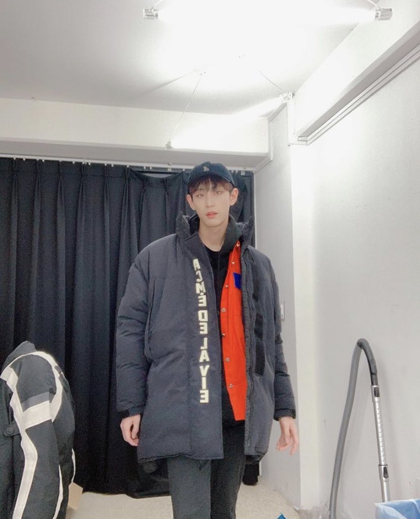 HosungBrazil's tweet photo. [📷] 18.12.20 #IG
 • Atualização no Instagram oficial do Lou (@/lou.vav)!

Vampz, cuidado para não ficarem doentes nesses dias frios pois vi que nevou pela primeira vez ontem 😽

#VAV #vampz #primeiranevedaestação #vocêsviram? #Natalestáchegando...

@VAV_official @twt_VAV https://t.co/e2NiZ3xaYR