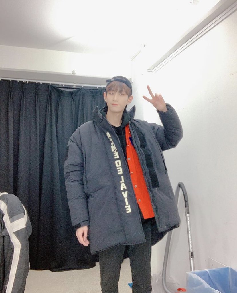 HosungBrazil's tweet photo. [📷] 18.12.20 #IG
 • Atualização no Instagram oficial do Lou (@/lou.vav)!

Vampz, cuidado para não ficarem doentes nesses dias frios pois vi que nevou pela primeira vez ontem 😽

#VAV #vampz #primeiranevedaestação #vocêsviram? #Natalestáchegando...

@VAV_official @twt_VAV https://t.co/e2NiZ3xaYR