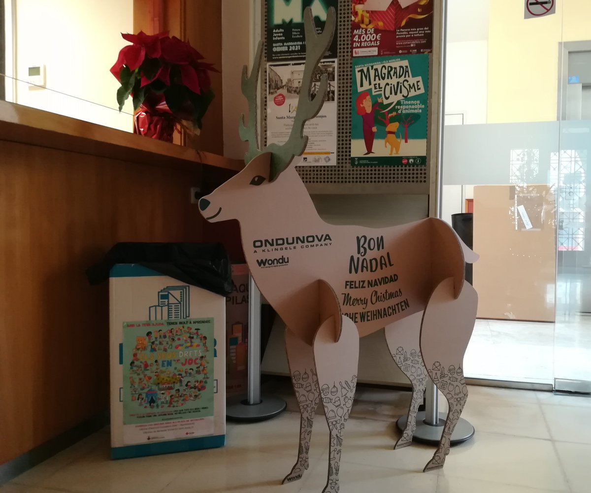 smmonjos's tweet photo. 🎁 El @GrupOndunova, empresa amb seu a #smmonjos, ha obsequiat l'Ajuntament amb uns rens decoratius que hem instal·lat a l'edifici. Les siluetes formen part de la campanya: "Per un Nadal sostenible, decora el Nadal, d'una manera molt especial".
🎁 Moltes gràcies i bones festes! https://t.co/On0T89vzeU
