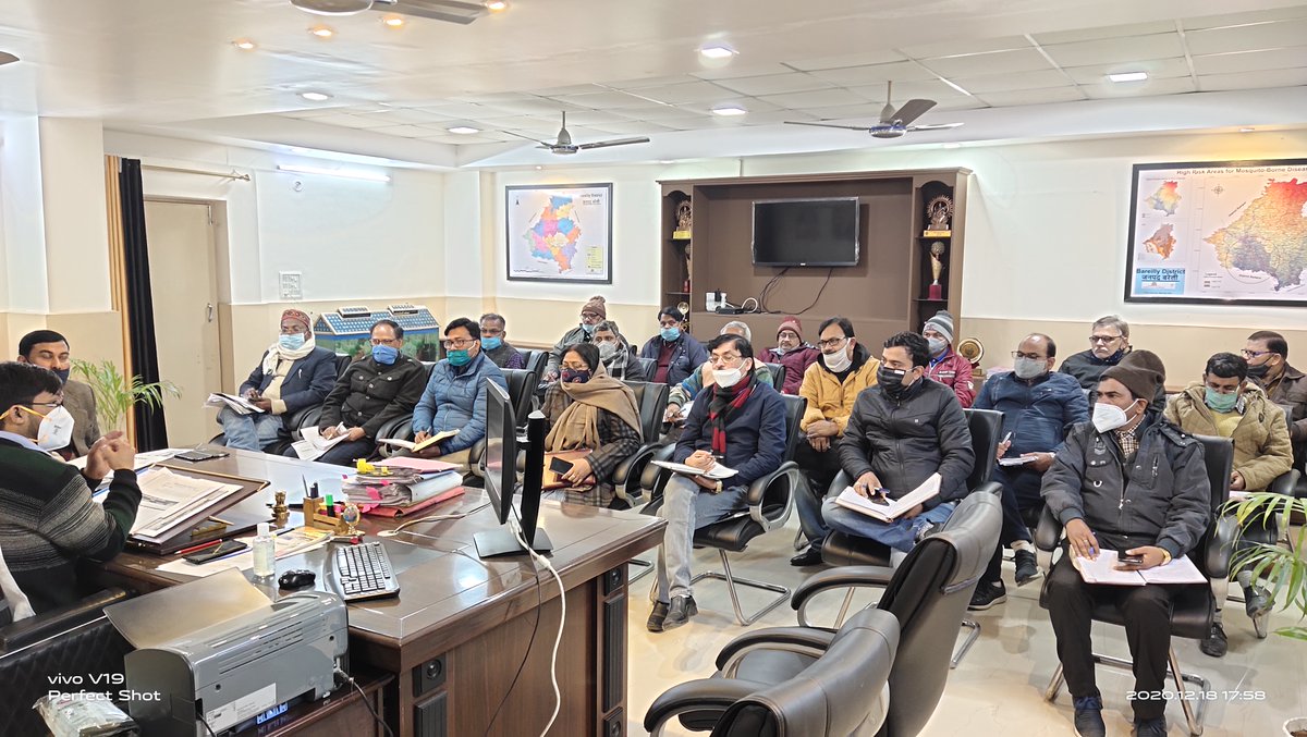 CdoBareilly's tweet photo. समस्त खंड विकास अधिकारियों / लेखाकार के साथ आज शाम 5 बजे प्रधानमंत्री / मुख्यमंत्री आवास योजना के सम्बन्ध में बैठक की गयी , जिसमे निर्देश दिए गए की प्रधानमंत्री / मुख्यमंत्री आवास योजना में प्राप्त लक्ष्य के सापेक्ष शत प्रतिशत स्वीकृति जल्द से जल्द कराएँ https://t.co/8zcrU3rhtC