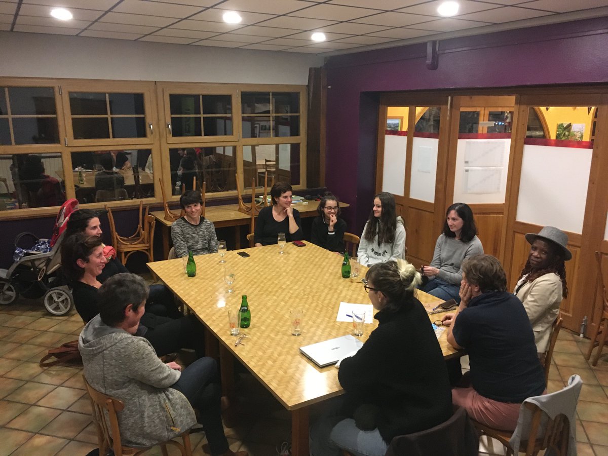 Prochaines rencontres Agricultrices au Pays Basque ! Mardi 12/01 à 21h à Ainhice Mongelos (avec ELB et EHLG). 
Lundi 25/01 à 14h à la mairie de Mendive (avec Ateliers du Temps Libre)
Vendredi 29/01 à 20h à Hasparren (Centre Elgar)
Convocation par mail : action@anderenahia.asso.fr