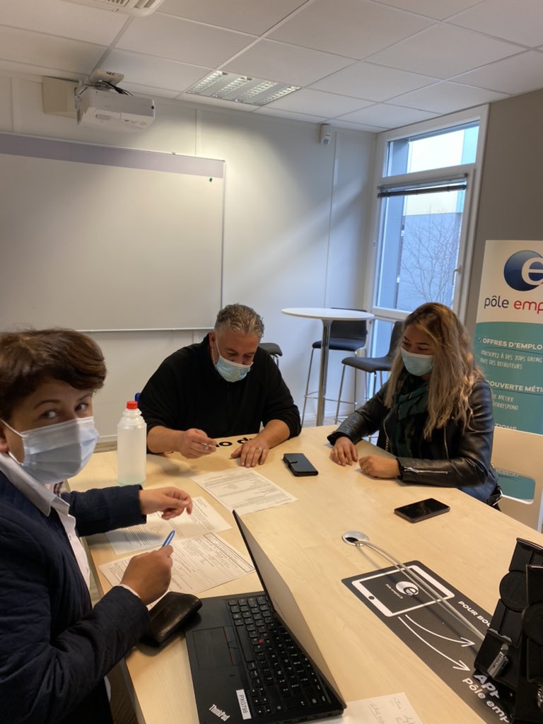 #1jeune1solution Et une jeune de plus en CDI! Signature d’un CIE Jeunes 👏👏👏 Inès et l’entreprise #CentraleKebab                    Restons #TousMobilisés @poleemploi_bfc @pole_emploi <a href="/BelkalemChahira/">aityoucef chahira</a> <a href="/jf_locatelli/">JF LOCATELLI</a>