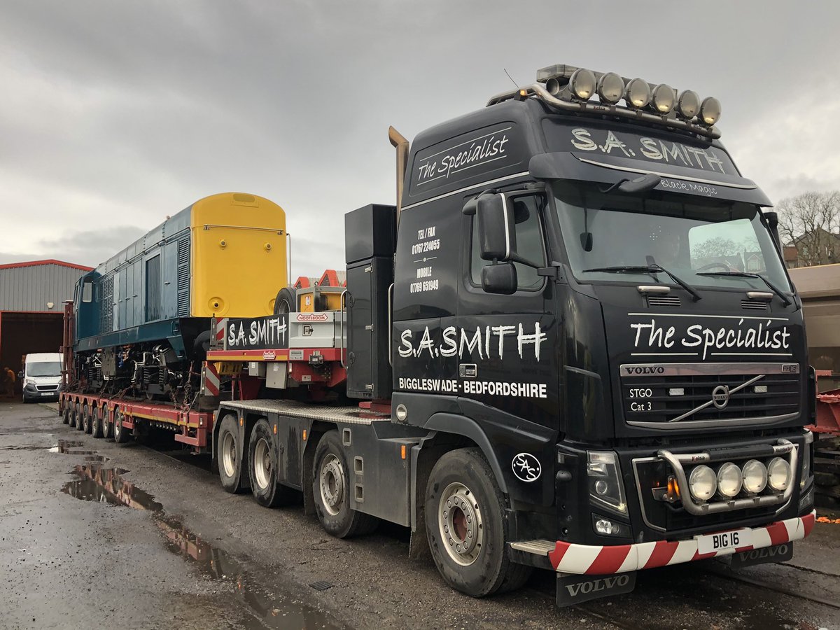 abnormal_loads's tweet photo. Moving this newly restored large diesel loco to the @GWSR Gloucestershire & Warwickshire Steam Railway. #AbLoad https://t.co/lWmhhciHvt