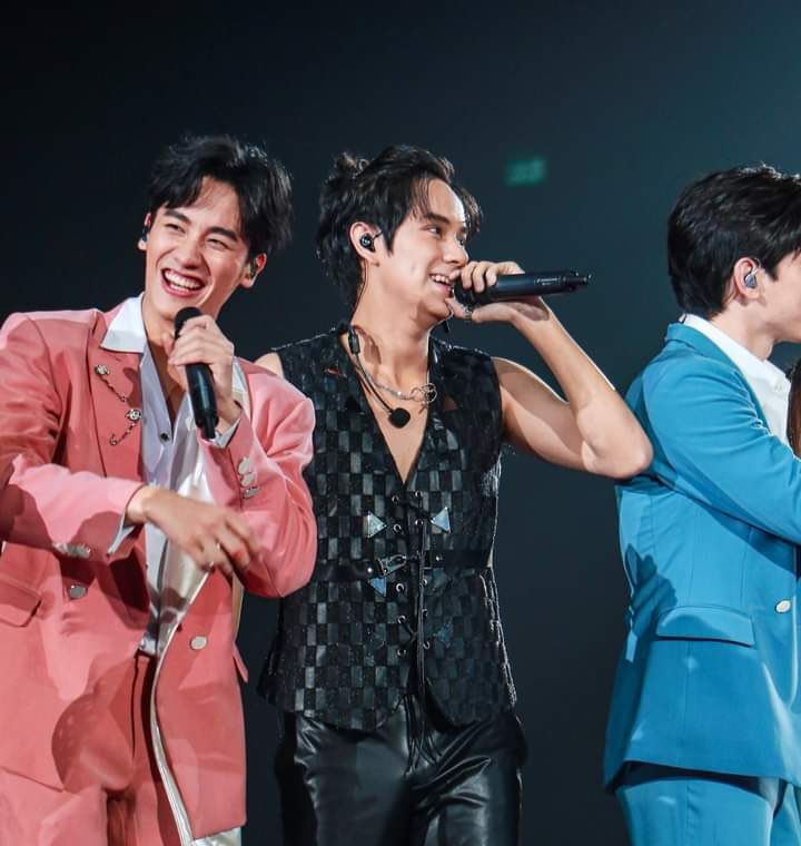 Tawan_V's tweet image. เติบโตสมวัยกายใจแข็งแรงนะคุณ 💙