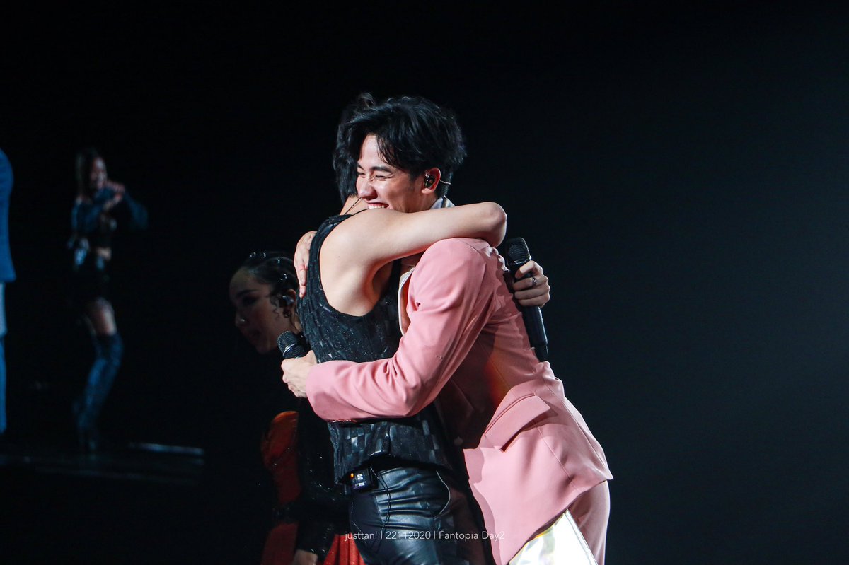 Tawan_V's tweet image. เติบโตสมวัยกายใจแข็งแรงนะคุณ 💙