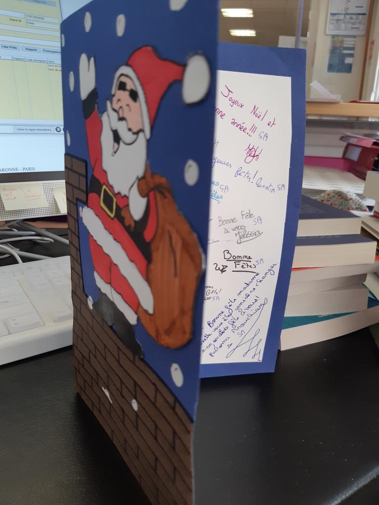 angelesiccardot's tweet photo. Douce attention des élèves de 5ème. Qui savent, eux. ❤ #jesuisprofdoc #profdocencolere #DevantEleves #christmascards https://t.co/bVNgIJW0lJ