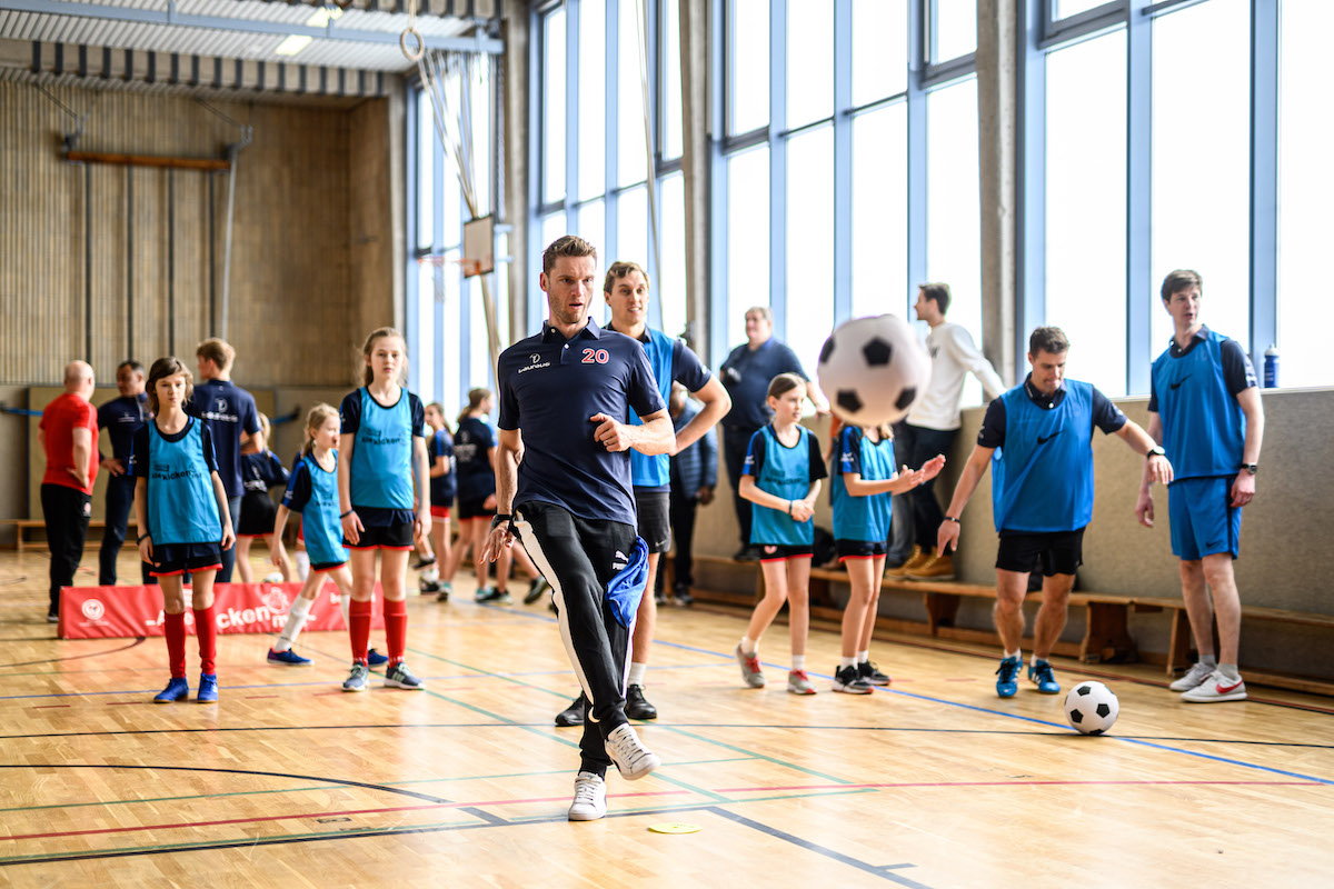 MercedesAMG's tweet photo. Mercedes-AMG is passionately committed to their charity project #PassionforGood since 2017. In 2020 we donate 60.000 EUR to @Laureus_GER.
Let’s continue to use the power of sports to change the lives of young people for the better.

#KICKFORMORE #laureussportforgood #MercedesAMG https://t.co/IjkHfm06BT