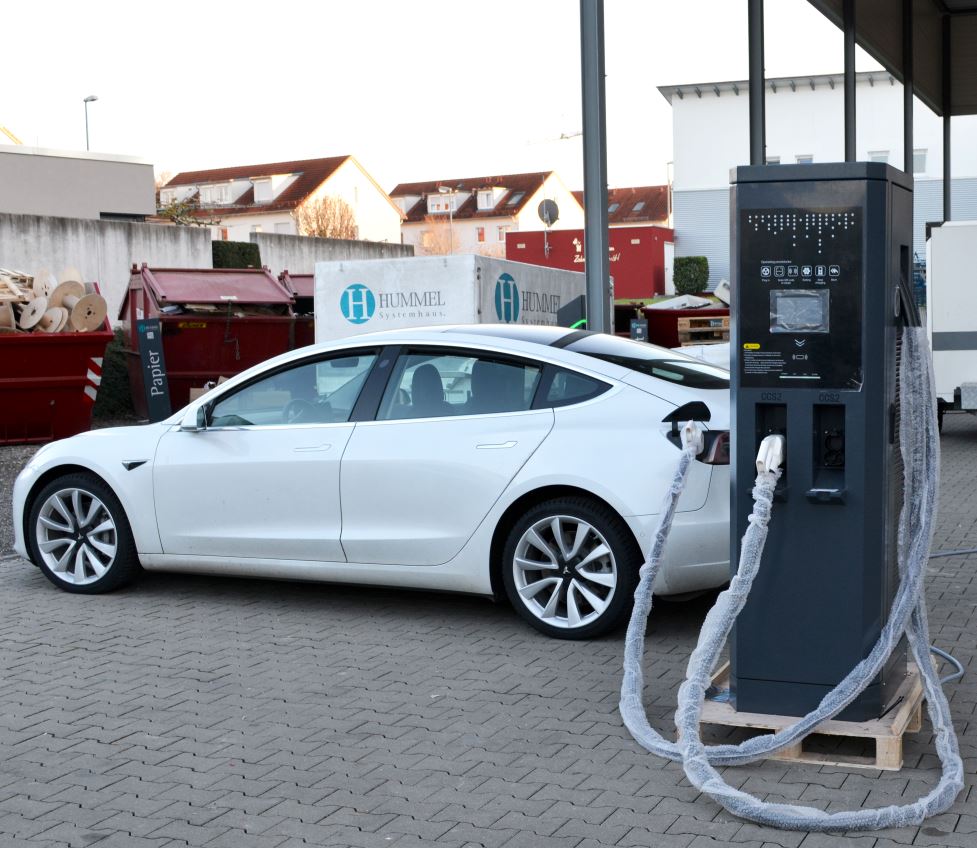 REVOLUTION_E_de's tweet photo. Es ist es soweit. Unser Prototyp der neuen 150kW Schnell-Ladeserie wird getestet.

Die Schnellladestation soll unser REVOLUTION E Leistungsportfolio abrunden.

#DCladestation #Schnellladestation #Emobilität #emobility #REVOLUTION_E https://t.co/33nxDQW8u6