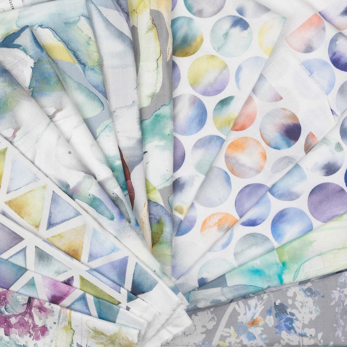 Shop our last remaining remnant fabric bundles! Perfect for an array sewing projects and each bundle is totally unique✨Shop now at voyageoutlet.com/collections/re…