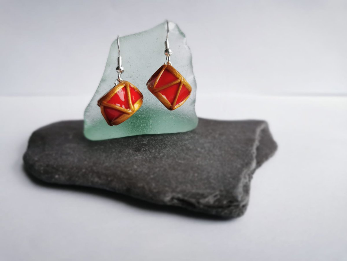 charmagrammer's tweet photo. More 3D with christmas drums today! Only made once so grab them while you can at https://t.co/YR93YWKQnh
#christmas2020 #oneofakind #earringsoftheday #drum  #winter #polymerclay #handmade #aberdeen #earrings #ShopLocal #shopsmallbusiness #advent #handmadeearrings #dangleearrings https://t.co/rJxGIC486b