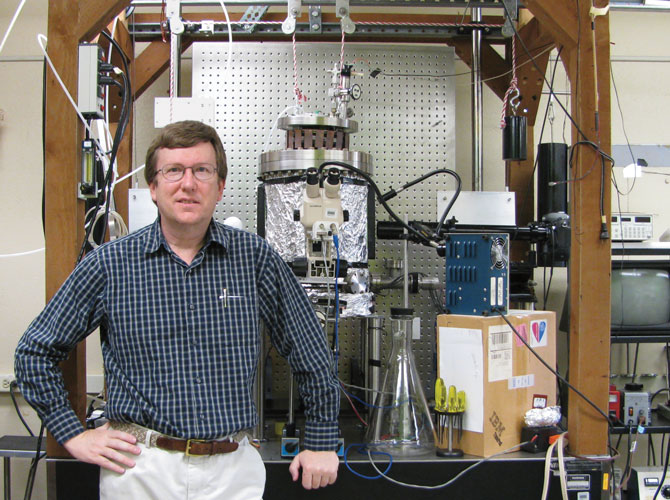 Kar tanesi tasarımcısı Dünyanın ilk ve tek kar kristali laboratuvarında özel tasarım kar taneleri üretip inceleyen Kenneth Libbrecht ile tanışın.