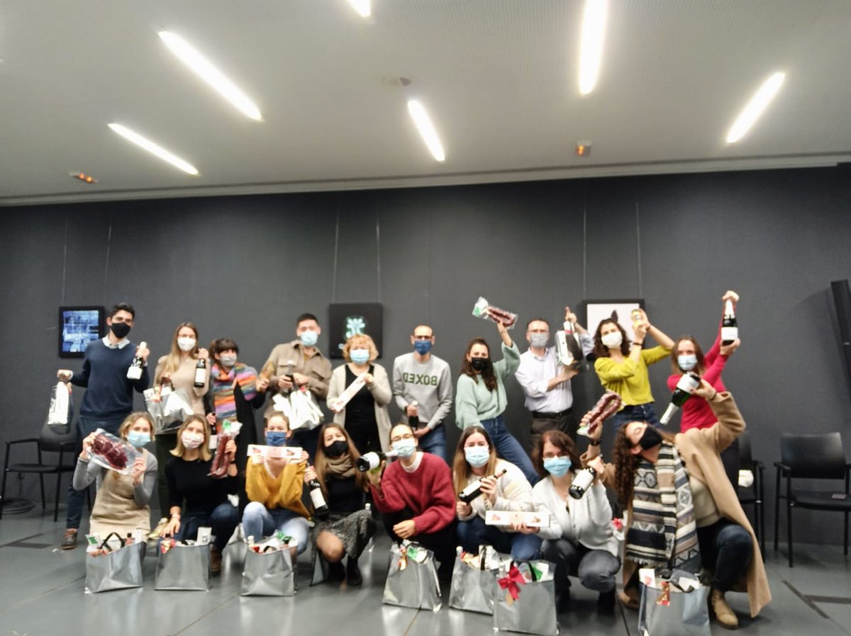NanoB2A_group's tweet photo. It's been a tough and emotional year, plenty of viruses and intensive research. But here it is our NanoB2A Christmas celebration! Happy Holidays everyone, goodbye to 2020 and our best wishes for 2021! https://t.co/g4jDlxU5Lp