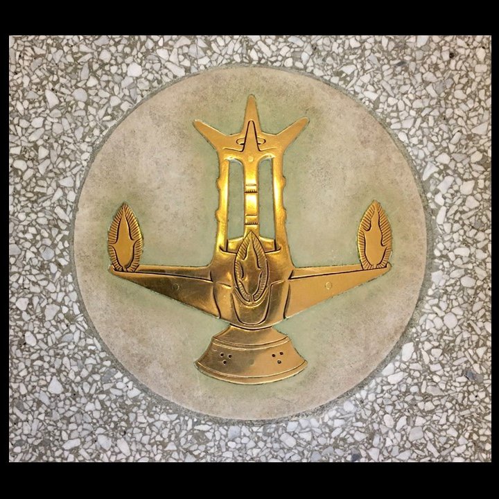 I'd like to share some research I've recently been doing about the 'Lamp of Knowledge' seen here represented in the Entrance Hall at  #BurlingtonHouse  #SocAntiquaries  https://www.sal.org.uk/collections/explore-our-collections/collections-highlights/lamp-of-knowledge/ 1/