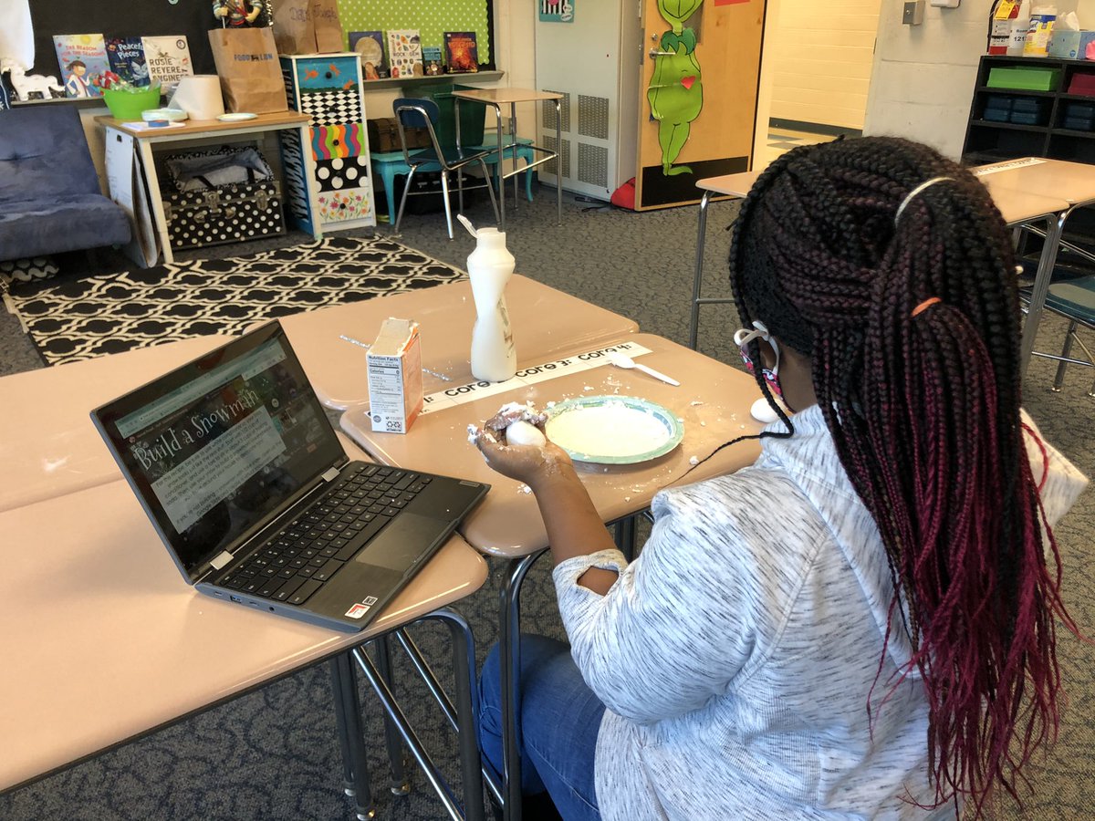 ohwowmrspowell's tweet photo. Do you wanna build a snowman? Today we used baking soda and hair conditioner to make snow! It was SNOW much fun! @oberlinmiddle https://t.co/qNZIsml2O3