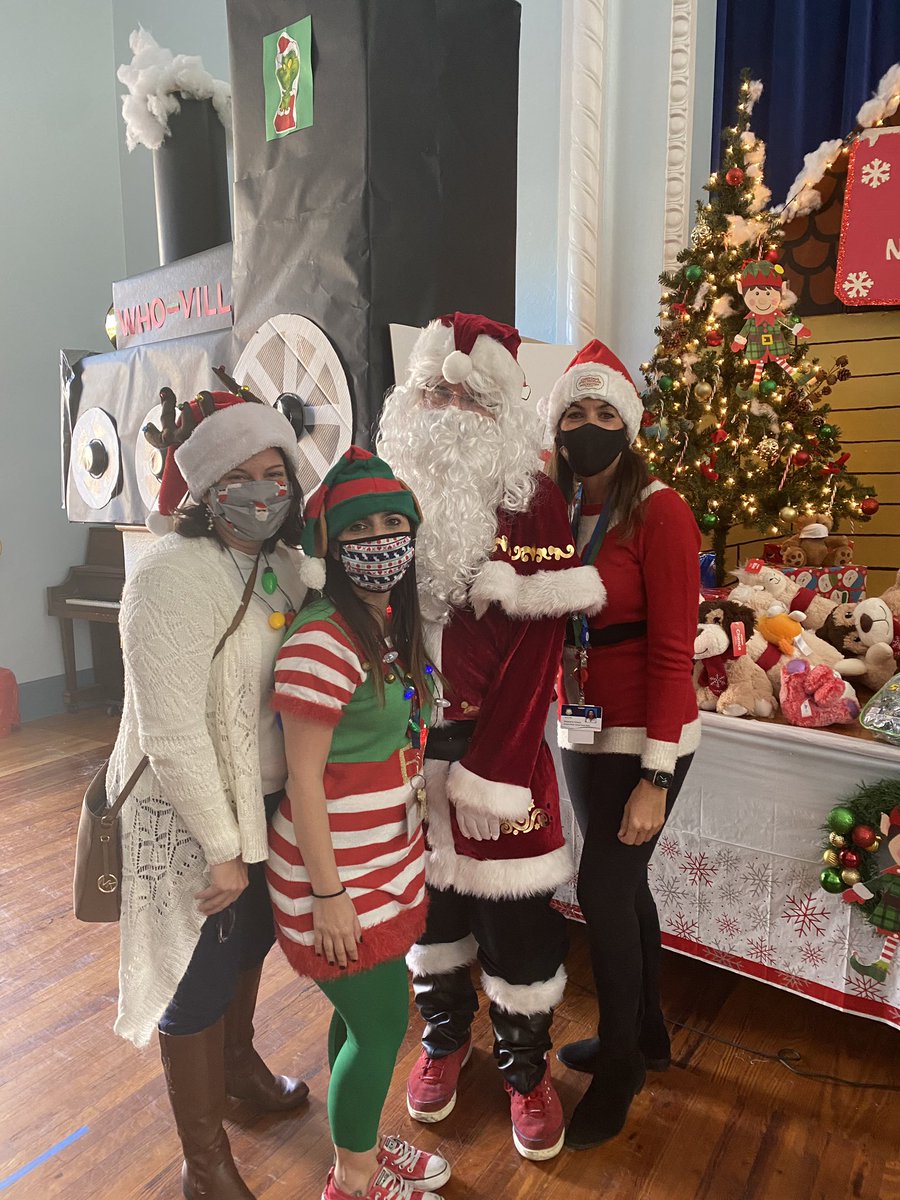 Thanks to Santa for joining the Manatee Elementary elves and the School Climate team to hand out toys to the students. What a great way to end 2020! #wemanatee <a href="/charliekennedy/">Charlie Kennedy</a>