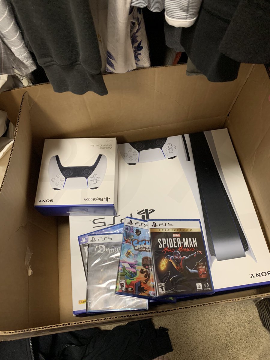 emandjude's tweet photo. SSShhhh...thanks to @antonlinecom ,I have the boys’ golden Christmas present hidden in the closet! I’m going to have five ecstatic boys Christmas morning! ❤️ Thank You, antonline! https://t.co/IJB7FZXEc6