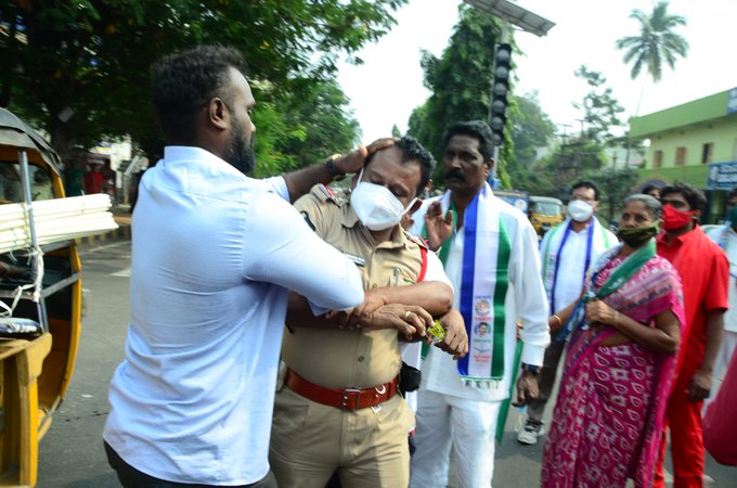 Eph_r4VUUAAbOKe?format=jpg&name=small