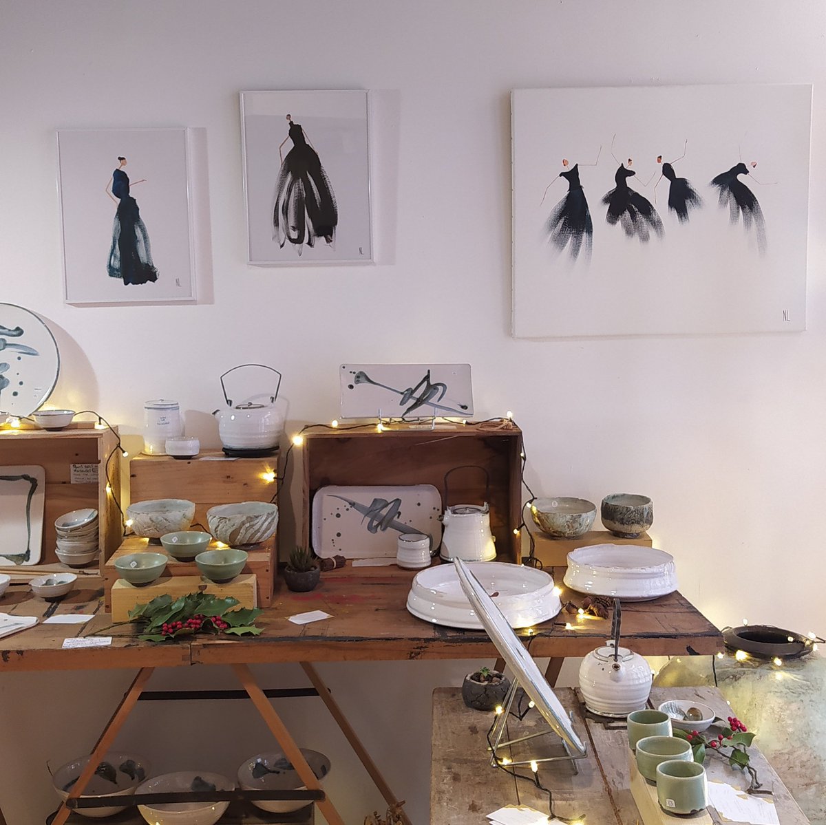Rendez-vous à l'atelier boutique pour vos cadeaux de Noël : peintures, céramiques (de Angry Pixie et Luisa Terracciano), sous-verres... ➡️  20 rue Terraille Lyon 1 ! #cadeaux #Lyon #ceramic #art