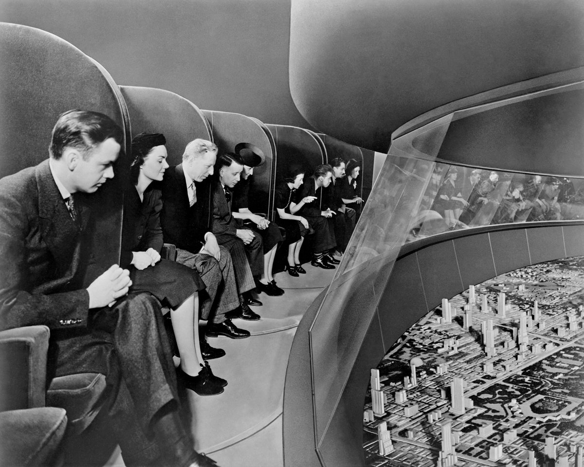 mfk_frankfurt's tweet photo. Raum und Zeit überwinden? Werft einen Blick in einen der Themenräume der Ausstellung „Back to Future. Technikvisionen zwischen Fiktion und Realität“ auf unserem Blog. https://t.co/ysugXEGmGk #mfkbacktofuture #closedbutopen (dv) © General Motors LLC https://t.co/4Vw16bng34