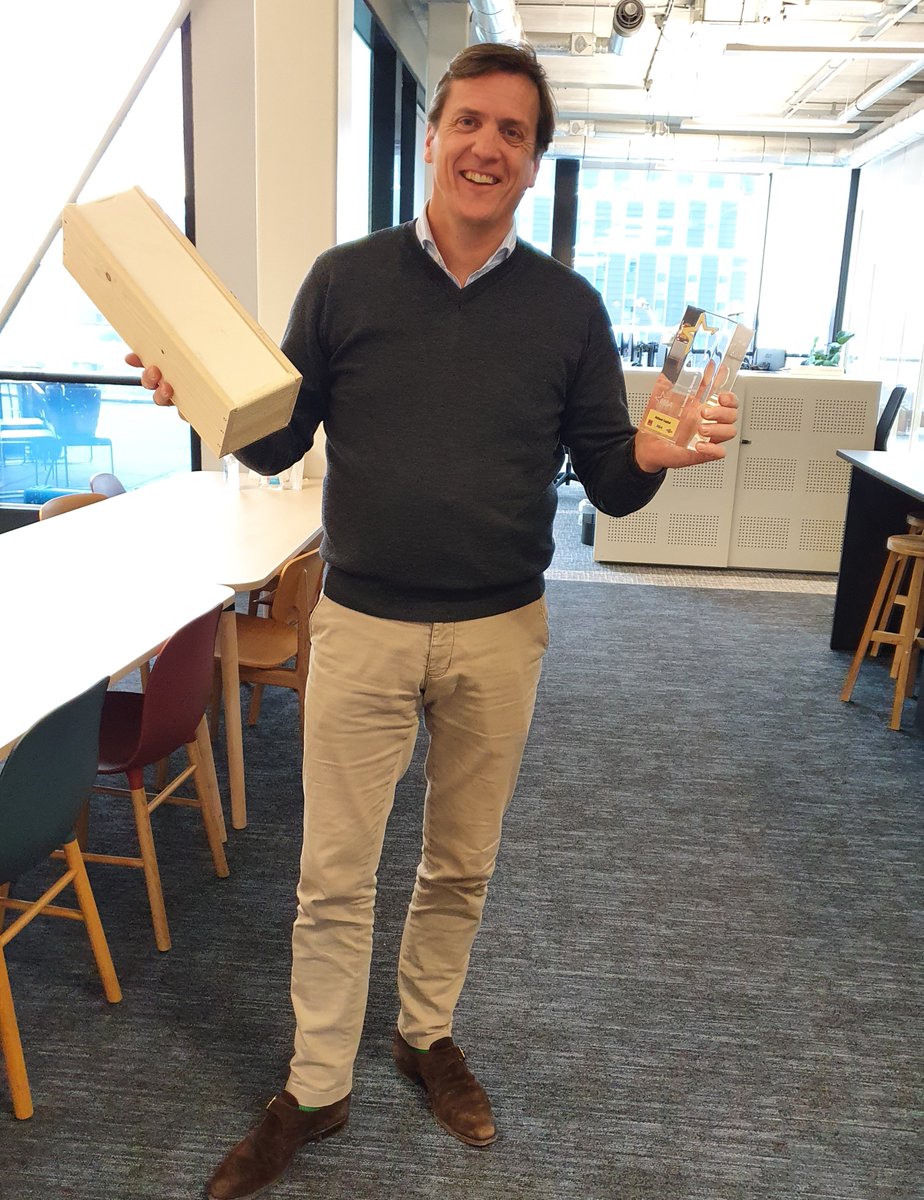 Bij <a href="/HollandVenture/">Holland Capital</a> hadden ze écht niet verwacht dit jaar te winnen. Hubert Verbeek nam de Award trots aan.

#MAawards #MenA