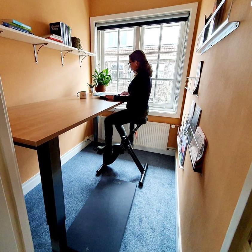 Stay healthy, stay active!😉 In the office and at home! Get your Deskbike in many colours on deskbike.com!💪 
--
#deskbike #office #work #likeforlike #officedesign #architecture #officelife #kantoorinrichting #interieurinspiratie #kantoorruimte