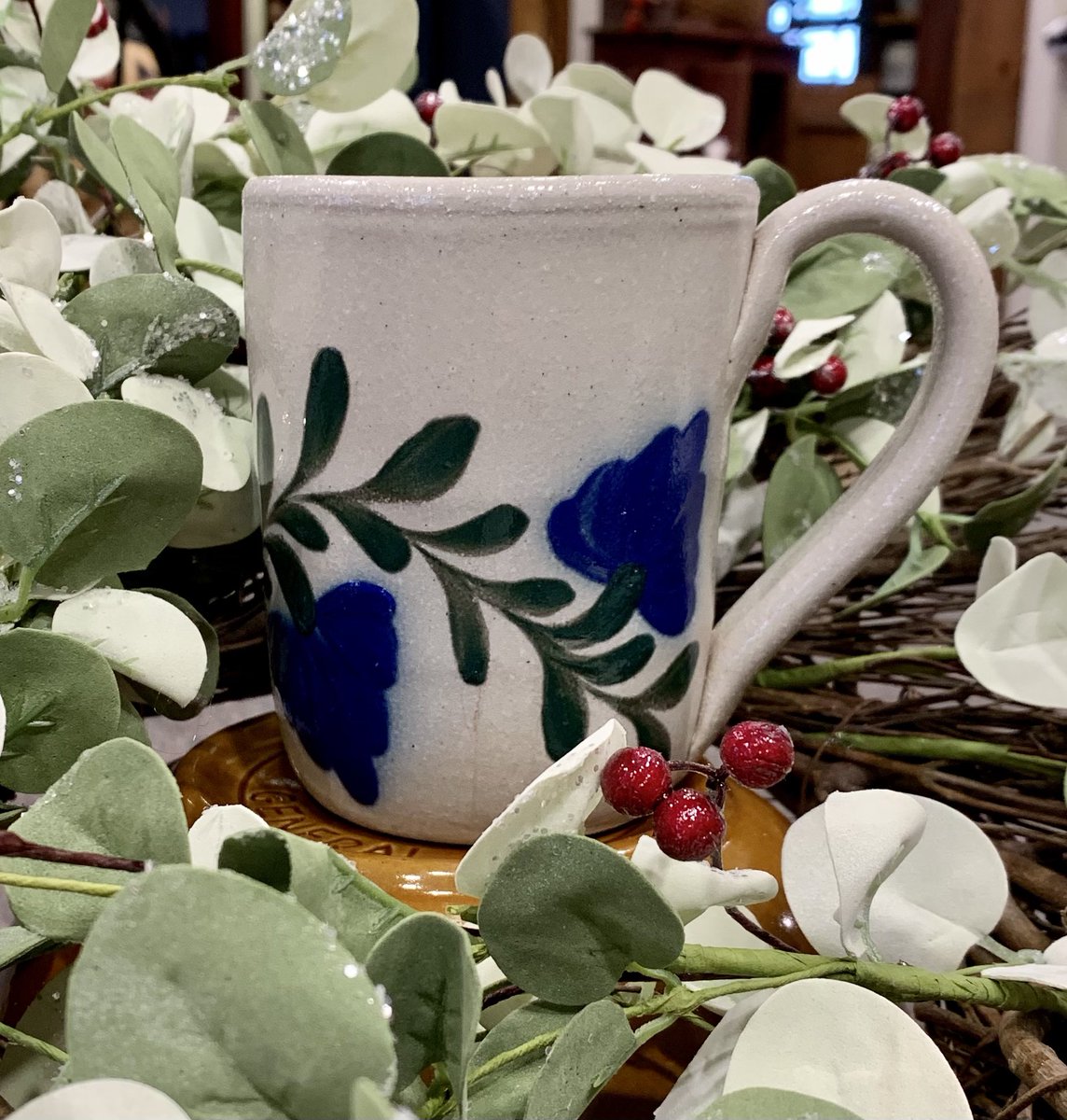 monamiegiftabl1's tweet photo. Beautiful Pottery for everyday use! โ๏ธ๐ฅฃ
#salmonfallsstoneware #makemuffins #coffee #monamiegiftables https://t.co/6cN341crd5