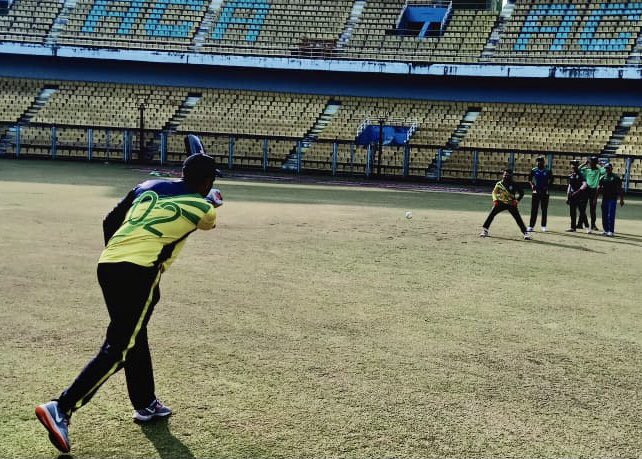 ajratra's tweet photo. “Enjoying the Fielding Session is the key, to make it purposeful.”

#AjayRatra #Coach #AssamTeam #FieldingSession #FieldingDrills @assamcric https://t.co/zyBZzZ4wui