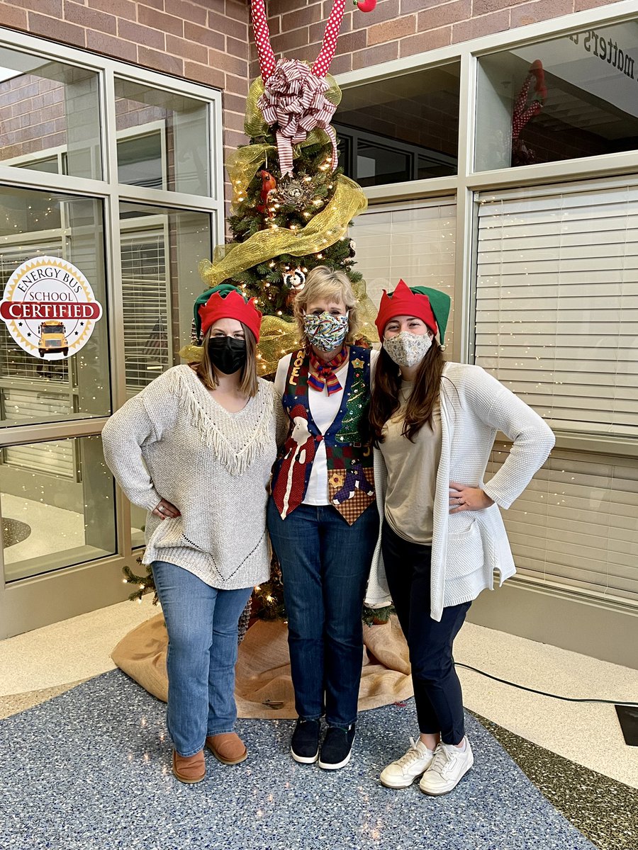 Music and art is feeling festive at The Creek! ❤️⭐️ Ready for our LOOLA related arts zooms!