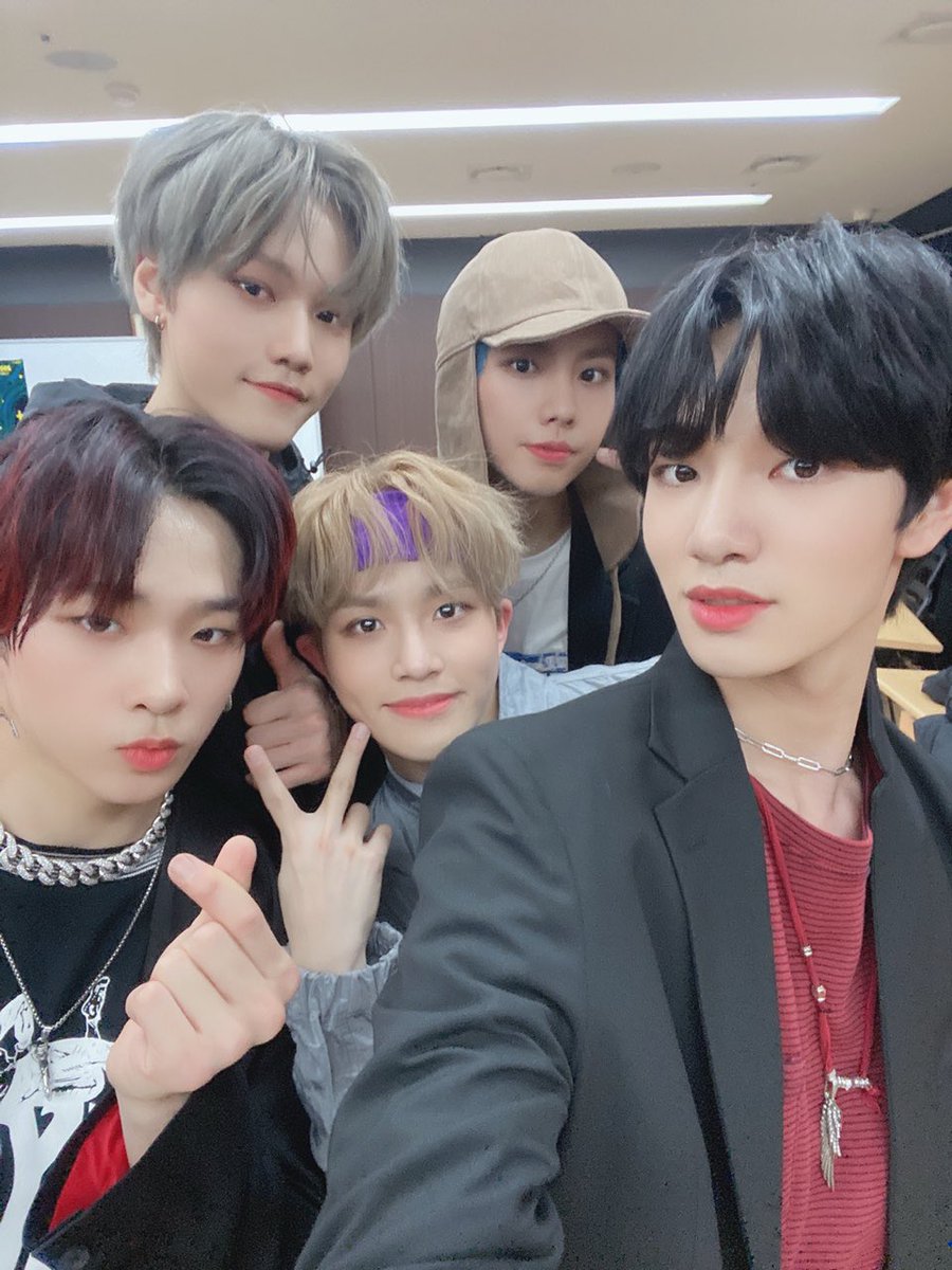 formcnd's tweet photo. life update i have the exact same color as seongjun thats so sexc https://t.co/gakgl2Ur1X