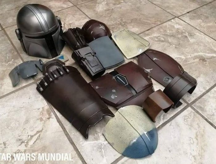 Kaliiiiiii_uwu's tweet image. #TheMandalorian

Mi viejo: no vayas a gastar la plata que te di en boludeces ¿Escuchaste? 

Yo: