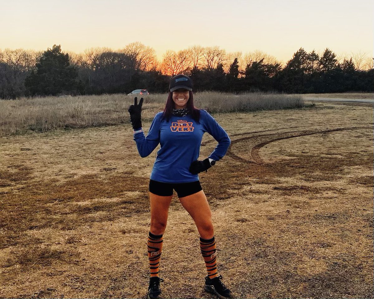 DirtVert's tweet photo. Perfect night in Texas for star-gazing...and trail-running too. What does everyone have planned for the weekend ahead?
.
#teamdirtandvert #trailpowerrangers #elitesQUAD #ultrarunning #ultrarunner #trailrunning #trailrunner #trailandultra #running #runner https://t.co/qRaTMjZEQc